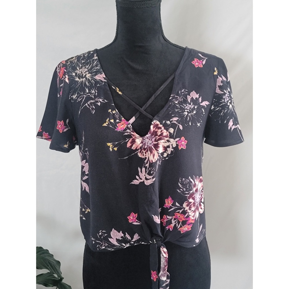 Mudd Womens Floral V-Neck Crisscross Tie Front Crop‎ Top Blouse Black XS
